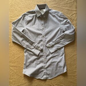 Hawes and Curtis Men's Stylish White and Navy Patterned Shirt